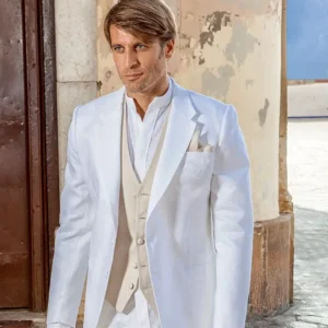 Traje novio ibicenco blanco con chaleco arena