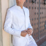 Chaqueta castrense blanca hombre para boda mediterránea con línea estilizada talla 54