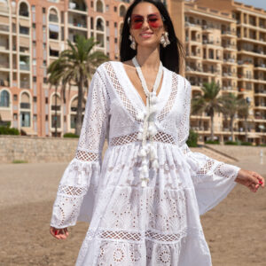 22 514 Vestido corto blanco con puntillas caladas y escote pico