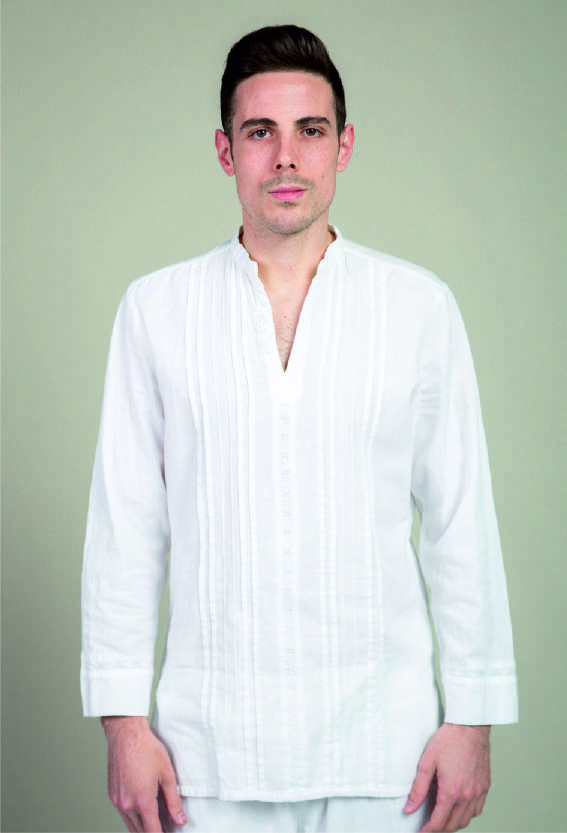 Camisa salamandra estilo ibicenco para hombre en tejido ligero y transpirable con cuello mao sin botones, manga larga y diseño minimalista con detalle de salamandra en la espalda, ideal para verano, fiestas blancas y looks mediterráneos boho